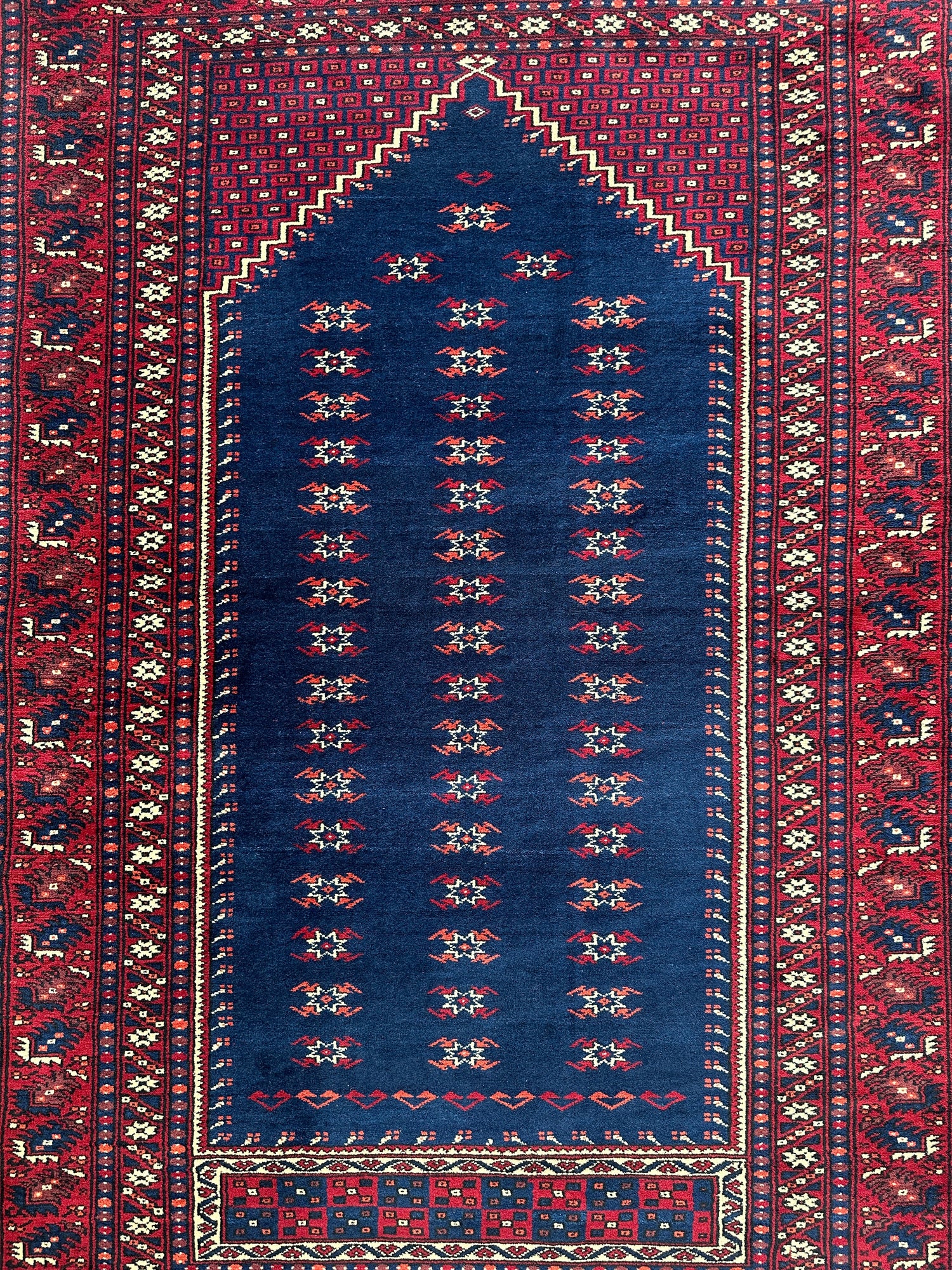Vintage Hand-Knotted Yagcibedir Turkish Wool Prayer Rug – 3’10” x 5’9” – Deep Blue & Red Tribal Design