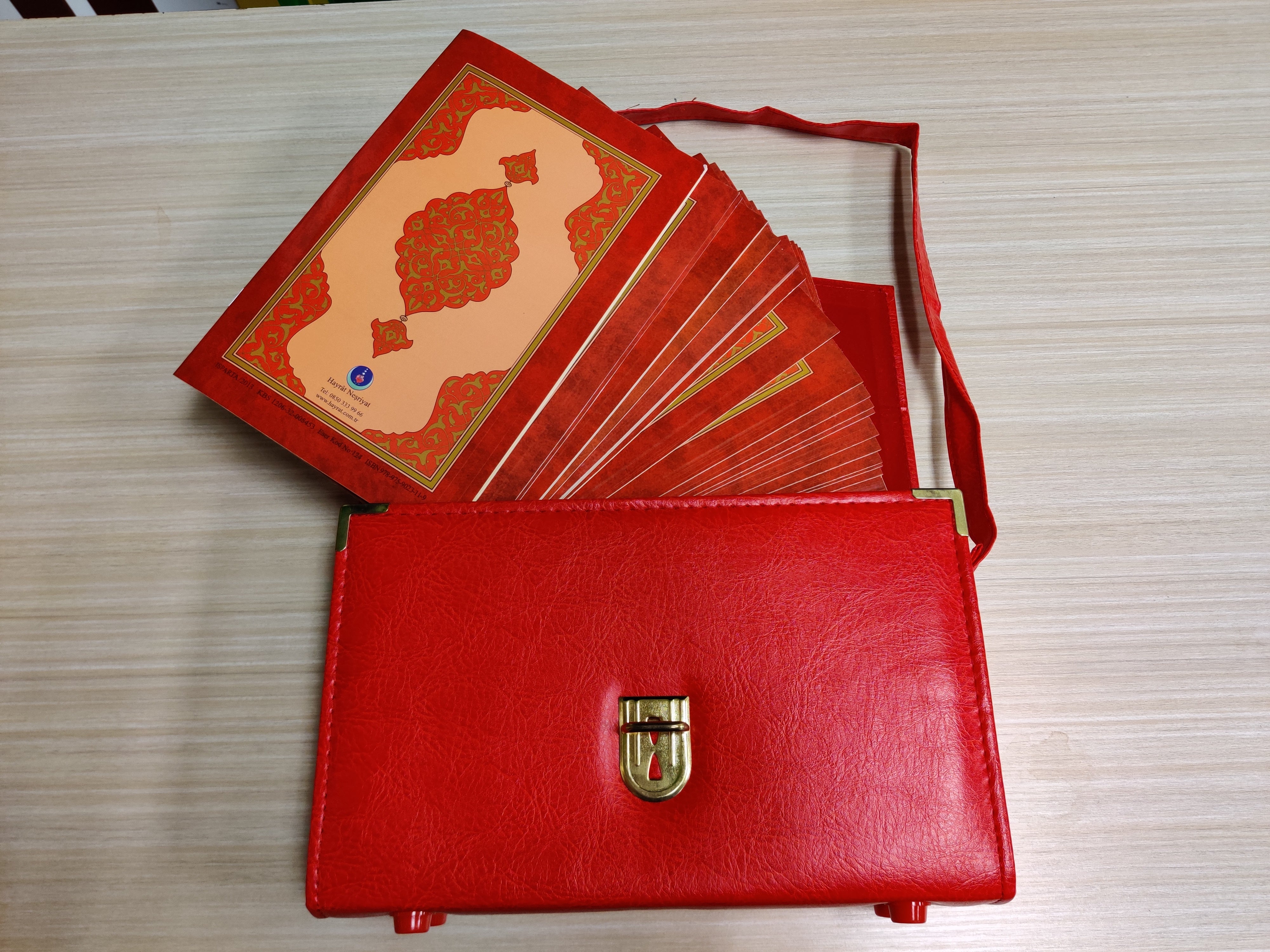 Kuran-ı Kerim 30 Cüzlü Orta Boy (Çantalı-Karton Kapak) / QURAN MUSHAF 30 Separate Parts  (Medium Size)