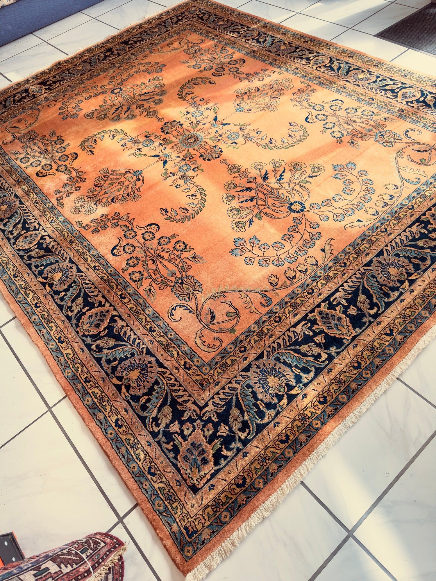 Hand-Knotted Indo-Sarouk Wool Rug – 8' x 10' – Peach Field with Navy Border