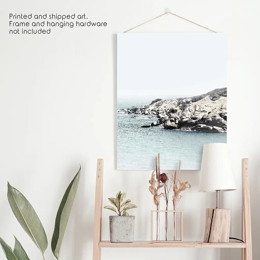 Denizci Nötr Tonlarda Baskı. Okyanus Dalgaları, Kayalar