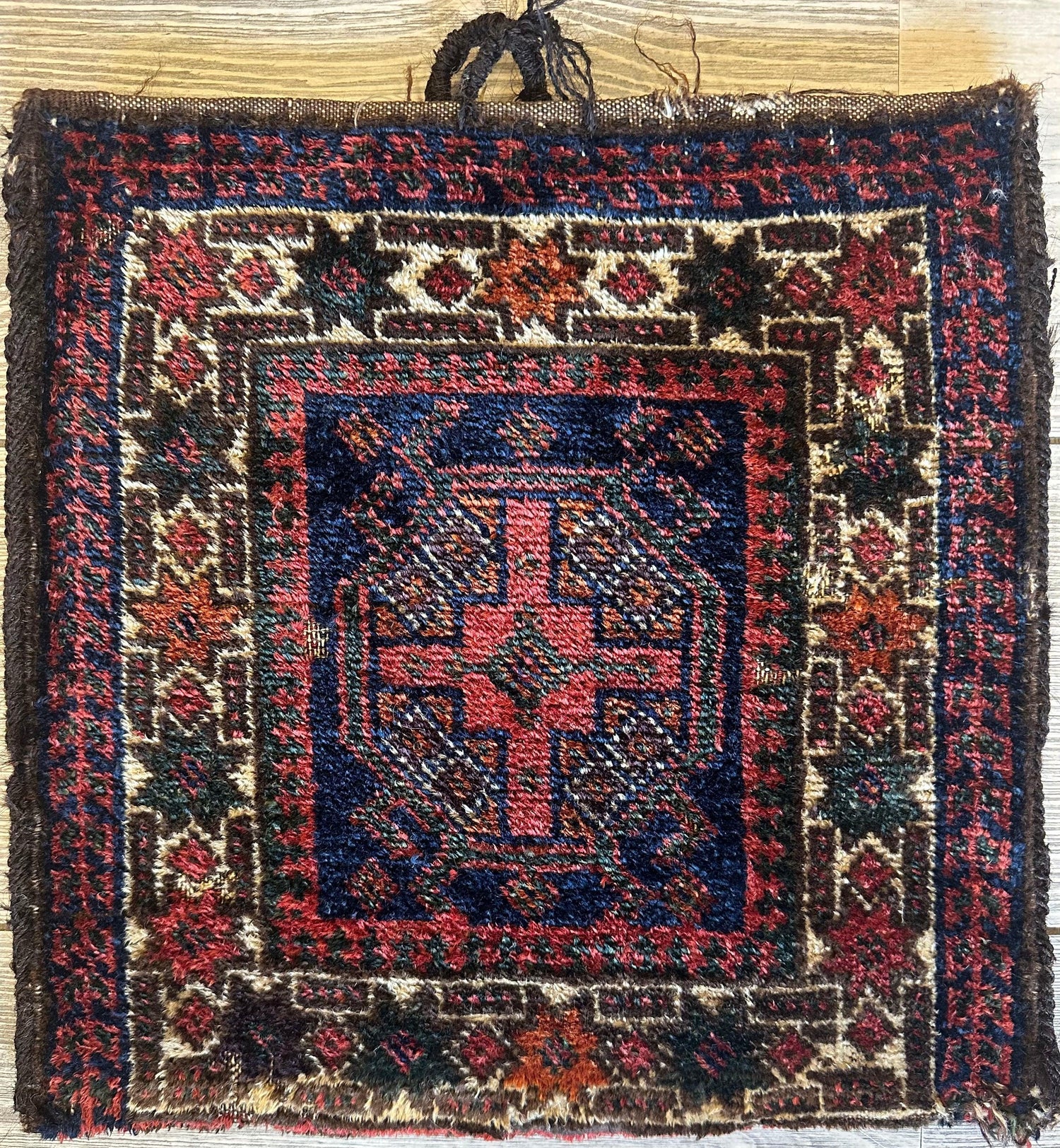 Küçük Vintage Kürt 1950'ler Yün Üzerine Yün Tam Çanta - 14" X 14"